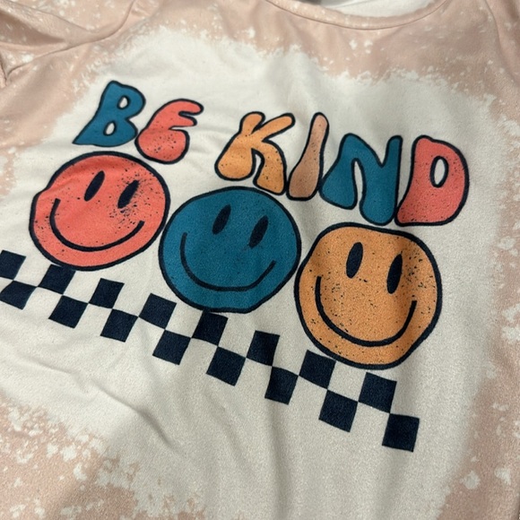 *$1 with bundle* be kind tee - Picture 2 of 2